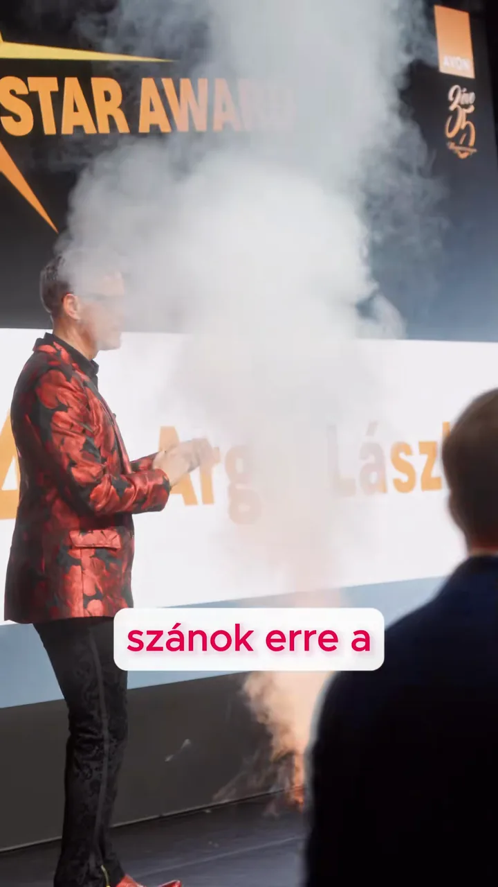 Színpad füsttel az AVON Star Award díjátadón